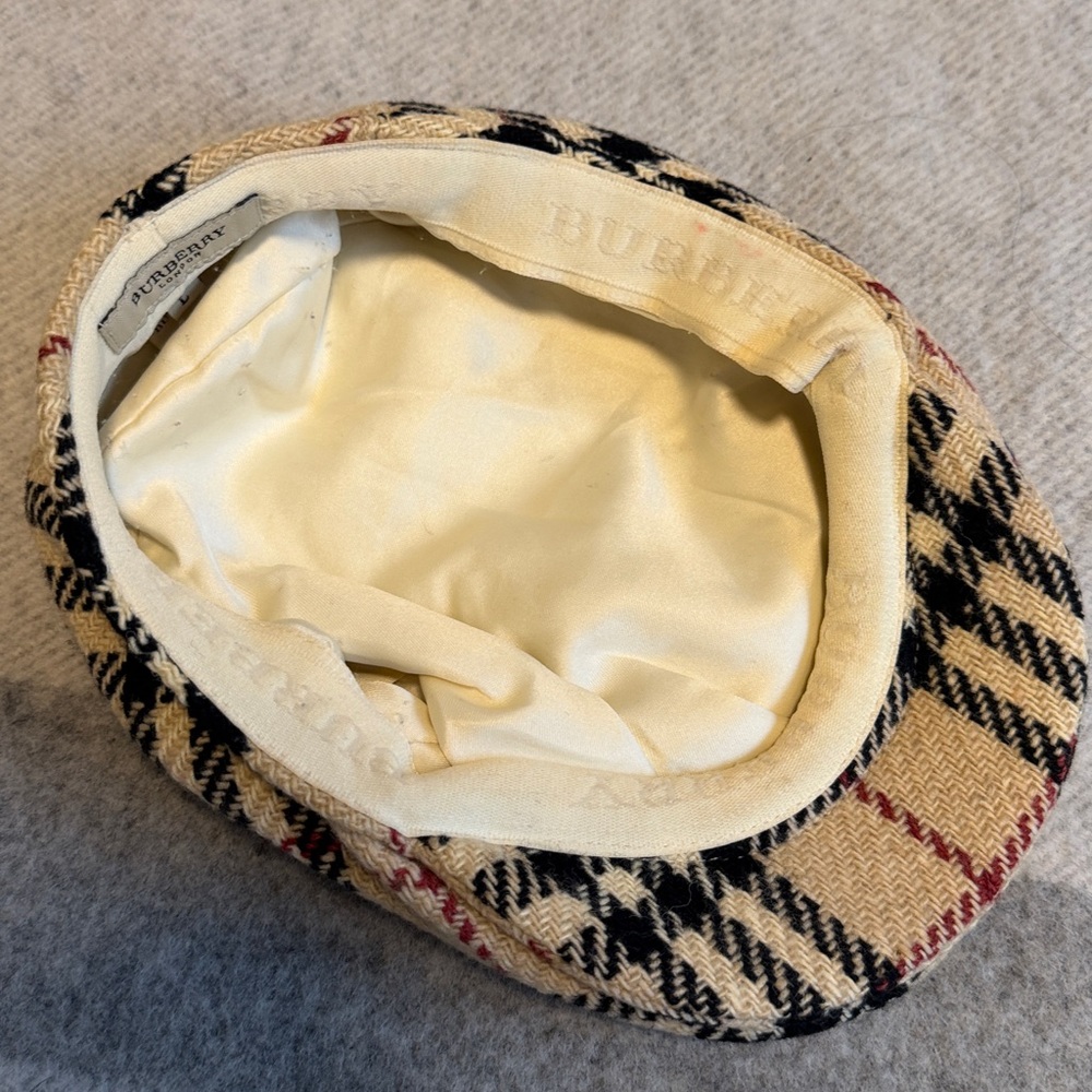 Burberry Beige and Black Wool hat Size L - Picture 4 of 4